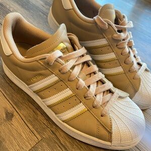 Wmns Adidas Superstar Classic Casual Shell Toe / Brown White / GZ3454 / Size 9